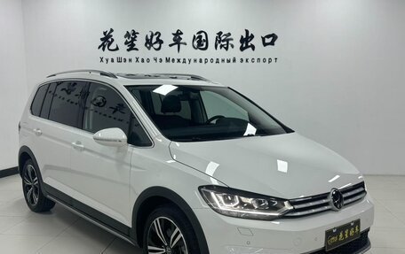 Volkswagen Touran III, 2022 год, 1 750 000 рублей, 3 фотография