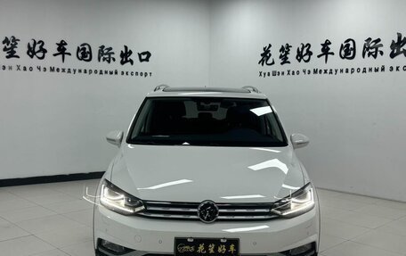 Volkswagen Touran III, 2022 год, 1 750 000 рублей, 2 фотография