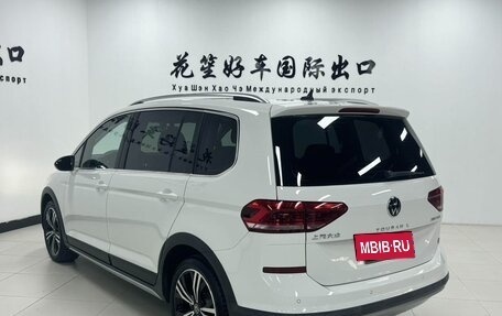 Volkswagen Touran III, 2022 год, 1 750 000 рублей, 5 фотография
