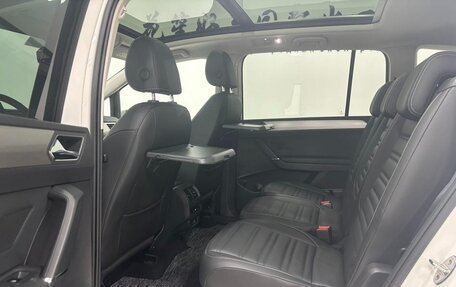 Volkswagen Touran III, 2022 год, 1 750 000 рублей, 21 фотография