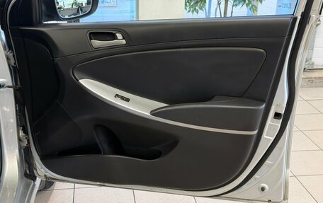 Hyundai Solaris II рестайлинг, 2015 год, 900 000 рублей, 16 фотография