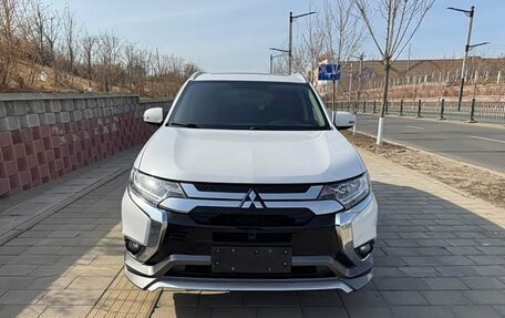 Mitsubishi Outlander III рестайлинг 3, 2021 год, 1 580 000 рублей, 2 фотография