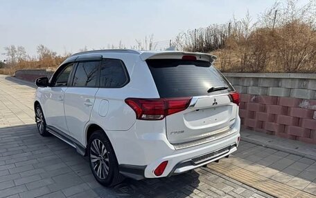 Mitsubishi Outlander III рестайлинг 3, 2021 год, 1 580 000 рублей, 6 фотография