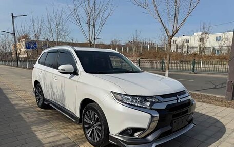 Mitsubishi Outlander III рестайлинг 3, 2021 год, 1 580 000 рублей, 3 фотография