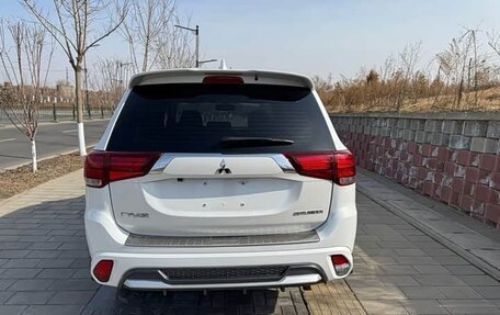 Mitsubishi Outlander III рестайлинг 3, 2021 год, 1 580 000 рублей, 5 фотография