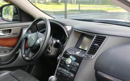 Infiniti QX70, 2013 год, 2 100 000 рублей, 12 фотография