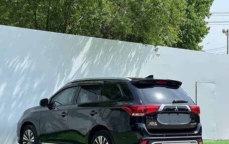 Mitsubishi Outlander III рестайлинг 3, 2022 год, 1 630 000 рублей, 6 фотография