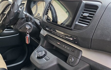 Peugeot Traveller I, 2019 год, 2 900 000 рублей, 16 фотография