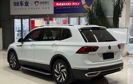 Volkswagen Tiguan II, 2022 год, 2 270 000 рублей, 5 фотография