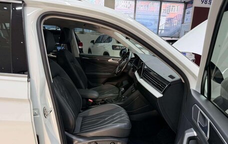 Volkswagen Tiguan II, 2022 год, 2 270 000 рублей, 17 фотография