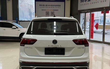 Volkswagen Tiguan II, 2022 год, 2 270 000 рублей, 6 фотография
