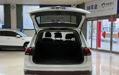 Volkswagen Tiguan II, 2022 год, 2 270 000 рублей, 7 фотография