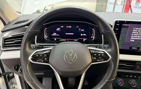 Volkswagen Tiguan II, 2022 год, 2 270 000 рублей, 11 фотография