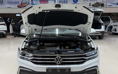 Volkswagen Tiguan II, 2022 год, 2 270 000 рублей, 22 фотография