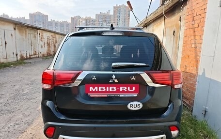 Mitsubishi Outlander III рестайлинг 3, 2017 год, 1 400 000 рублей, 2 фотография