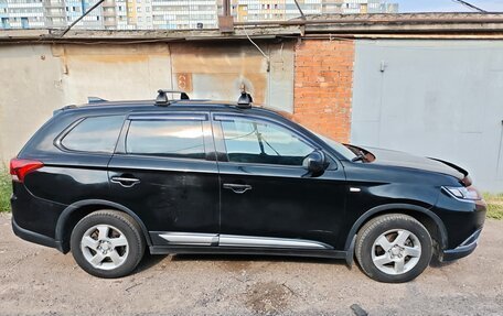 Mitsubishi Outlander III рестайлинг 3, 2017 год, 1 400 000 рублей, 6 фотография