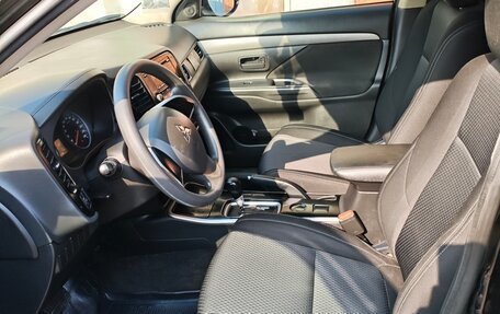 Mitsubishi Outlander III рестайлинг 3, 2017 год, 1 400 000 рублей, 8 фотография