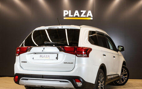 Mitsubishi Outlander III рестайлинг 3, 2015 год, 1 579 000 рублей, 4 фотография