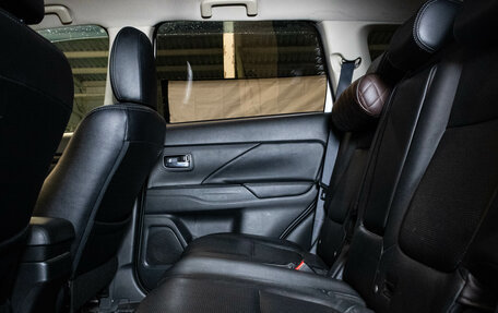 Mitsubishi Outlander III рестайлинг 3, 2015 год, 1 579 000 рублей, 10 фотография