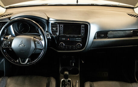 Mitsubishi Outlander III рестайлинг 3, 2015 год, 1 579 000 рублей, 5 фотография
