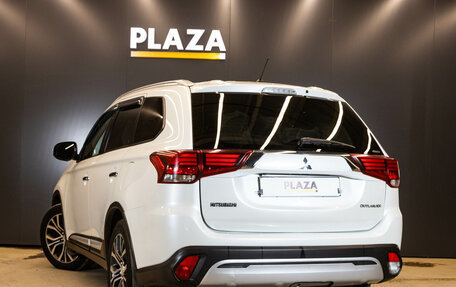 Mitsubishi Outlander III рестайлинг 3, 2015 год, 1 579 000 рублей, 3 фотография