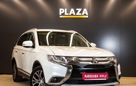 Mitsubishi Outlander III рестайлинг 3, 2015 год, 1 579 000 рублей, 2 фотография