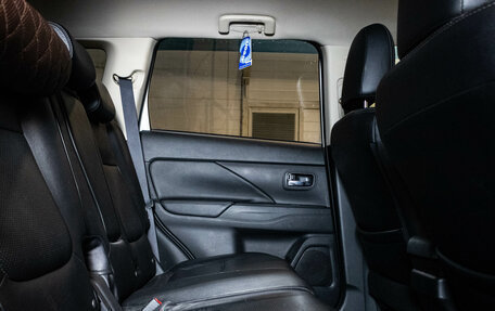 Mitsubishi Outlander III рестайлинг 3, 2015 год, 1 579 000 рублей, 11 фотография
