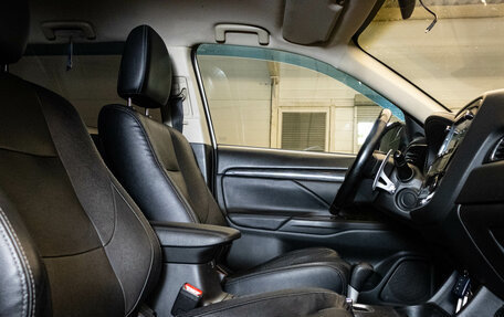 Mitsubishi Outlander III рестайлинг 3, 2015 год, 1 579 000 рублей, 12 фотография