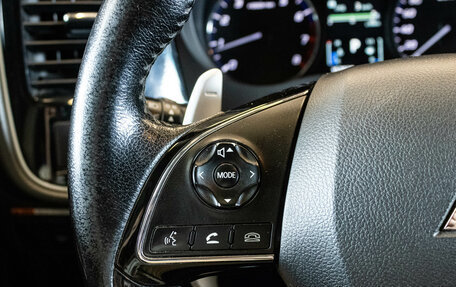 Mitsubishi Outlander III рестайлинг 3, 2015 год, 1 579 000 рублей, 17 фотография