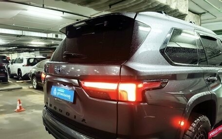 Toyota Sequoia, 2023 год, 9 990 000 рублей, 13 фотография