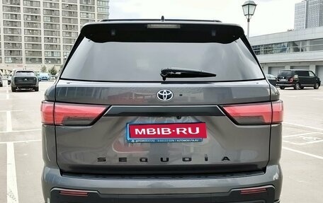 Toyota Sequoia, 2023 год, 9 990 000 рублей, 4 фотография