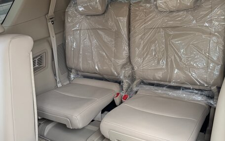 Toyota Land Cruiser Prado 150 рестайлинг 2, 2021 год, 7 800 000 рублей, 11 фотография