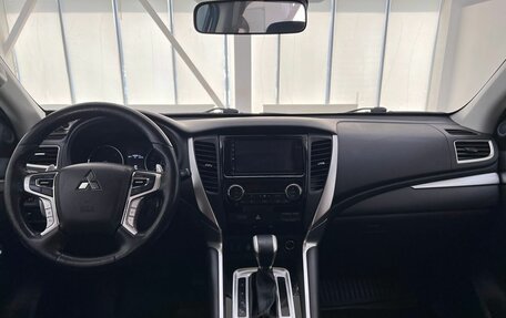 Mitsubishi Pajero IV, 2019 год, 3 250 000 рублей, 18 фотография