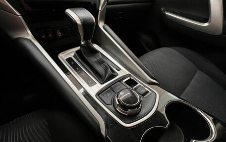 Mitsubishi Pajero IV, 2019 год, 3 250 000 рублей, 26 фотография