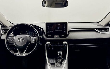 Toyota RAV4, 2019 год, 2 675 000 рублей, 17 фотография