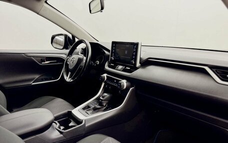 Toyota RAV4, 2019 год, 2 675 000 рублей, 12 фотография