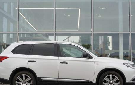Mitsubishi Outlander III рестайлинг 3, 2017 год, 1 999 000 рублей, 4 фотография