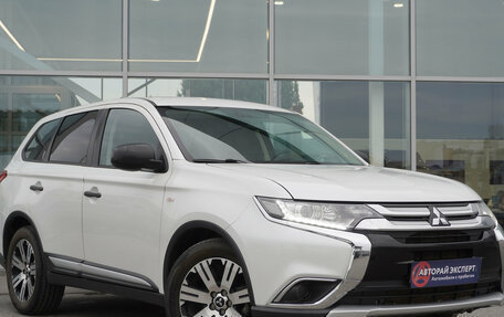 Mitsubishi Outlander III рестайлинг 3, 2017 год, 1 999 000 рублей, 3 фотография