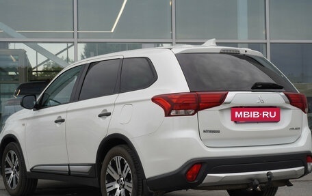 Mitsubishi Outlander III рестайлинг 3, 2017 год, 1 999 000 рублей, 7 фотография