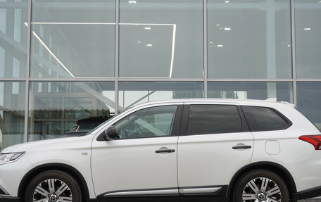 Mitsubishi Outlander III рестайлинг 3, 2017 год, 1 999 000 рублей, 8 фотография