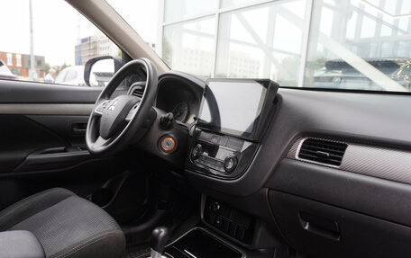 Mitsubishi Outlander III рестайлинг 3, 2017 год, 1 999 000 рублей, 19 фотография