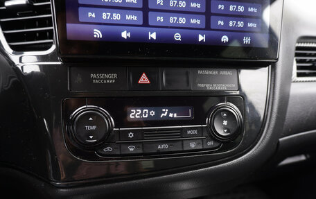 Mitsubishi Outlander III рестайлинг 3, 2017 год, 1 999 000 рублей, 15 фотография