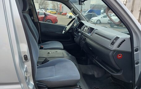 Toyota HiAce H200, 2011 год, 1 500 000 рублей, 4 фотография