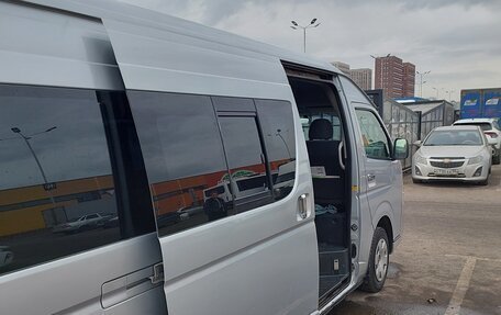 Toyota HiAce H200, 2011 год, 1 500 000 рублей, 2 фотография