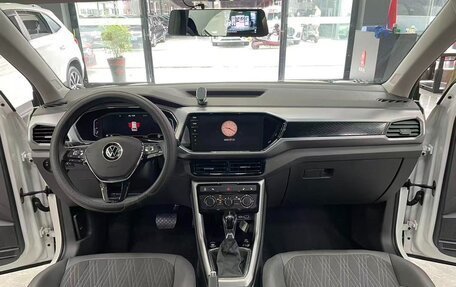 Volkswagen T-Cross I, 2022 год, 1 680 005 рублей, 11 фотография