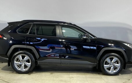 Toyota RAV4, 2021 год, 3 700 000 рублей, 5 фотография