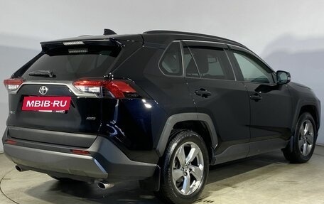 Toyota RAV4, 2021 год, 3 700 000 рублей, 7 фотография