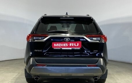 Toyota RAV4, 2021 год, 3 700 000 рублей, 8 фотография