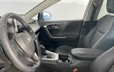 Toyota RAV4, 2021 год, 3 700 000 рублей, 22 фотография