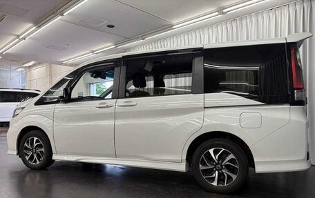 Honda Stepwgn IV, 2021 год, 1 880 000 рублей, 4 фотография